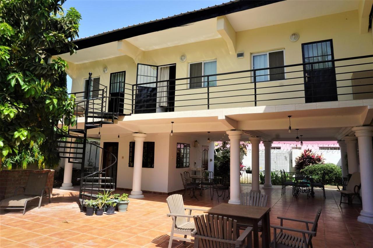 B & B Villa Calliandra Bijilo Екстер'єр фото